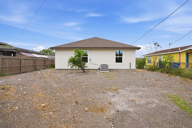 2822 Blake St, Corpus Christi, TX 78405