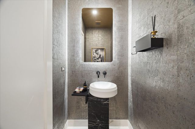 1711 Allen Parkway 2506, Houston, TX 77019