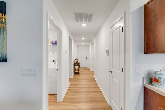 1399 Livingston Lakes Way, Fort Wayne, IN 46818