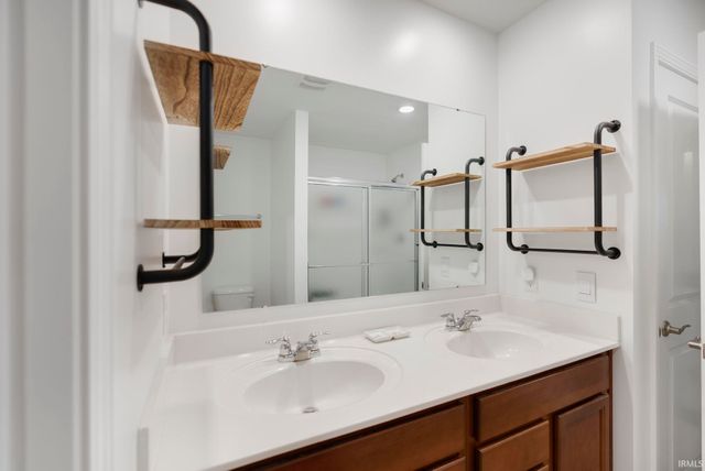 1399 Livingston Lakes Way, Fort Wayne, IN 46818