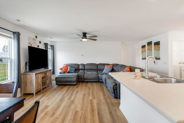 1399 Livingston Lakes Way, Fort Wayne, IN 46818