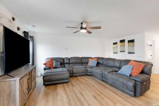 1399 Livingston Lakes Way, Fort Wayne, IN 46818