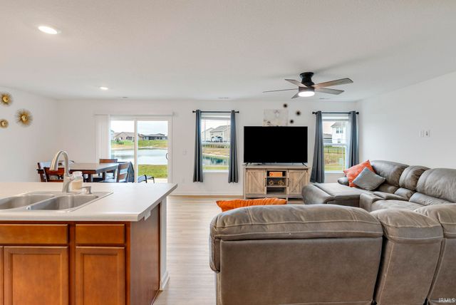 1399 Livingston Lakes Way, Fort Wayne, IN 46818