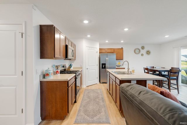 1399 Livingston Lakes Way, Fort Wayne, IN 46818