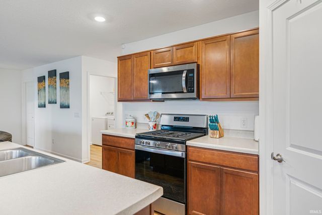 1399 Livingston Lakes Way, Fort Wayne, IN 46818