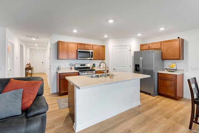 1399 Livingston Lakes Way, Fort Wayne, IN 46818