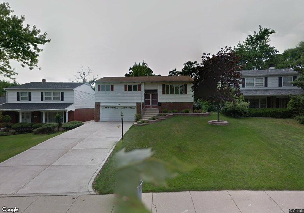 9121 Forest Drive, Hickory Hills, IL 60457