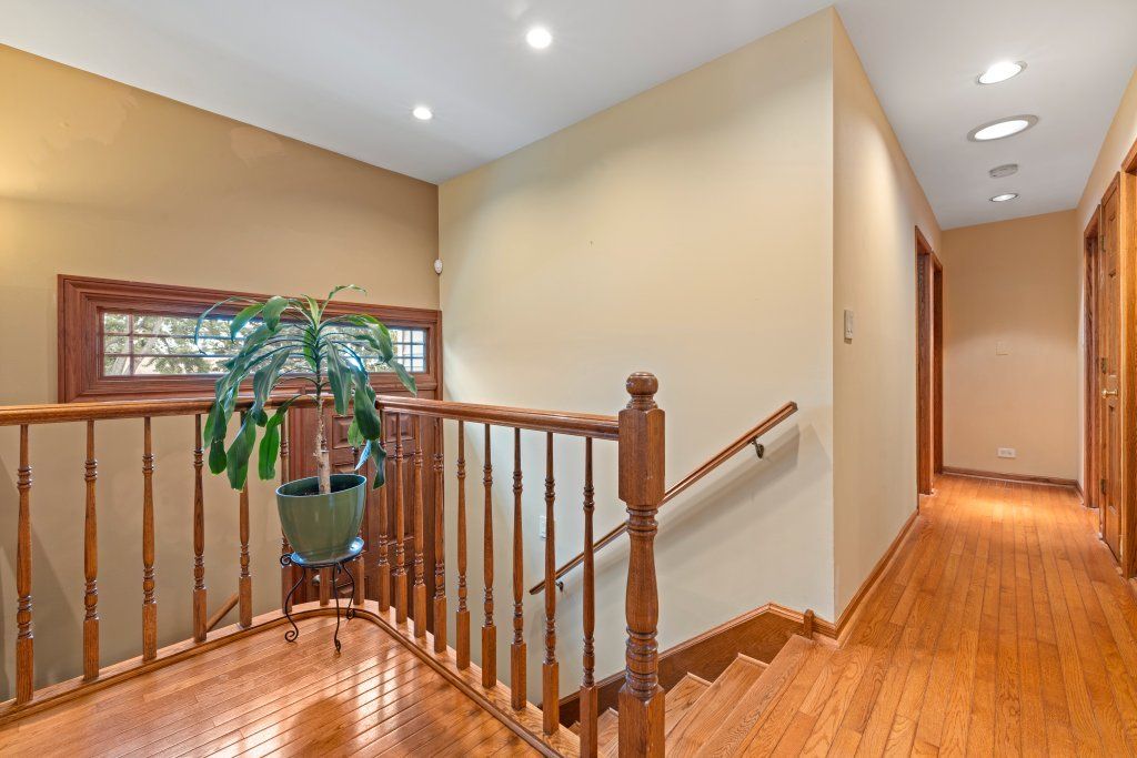 9121 Forest Drive, Hickory Hills, IL 60457 — photo 2