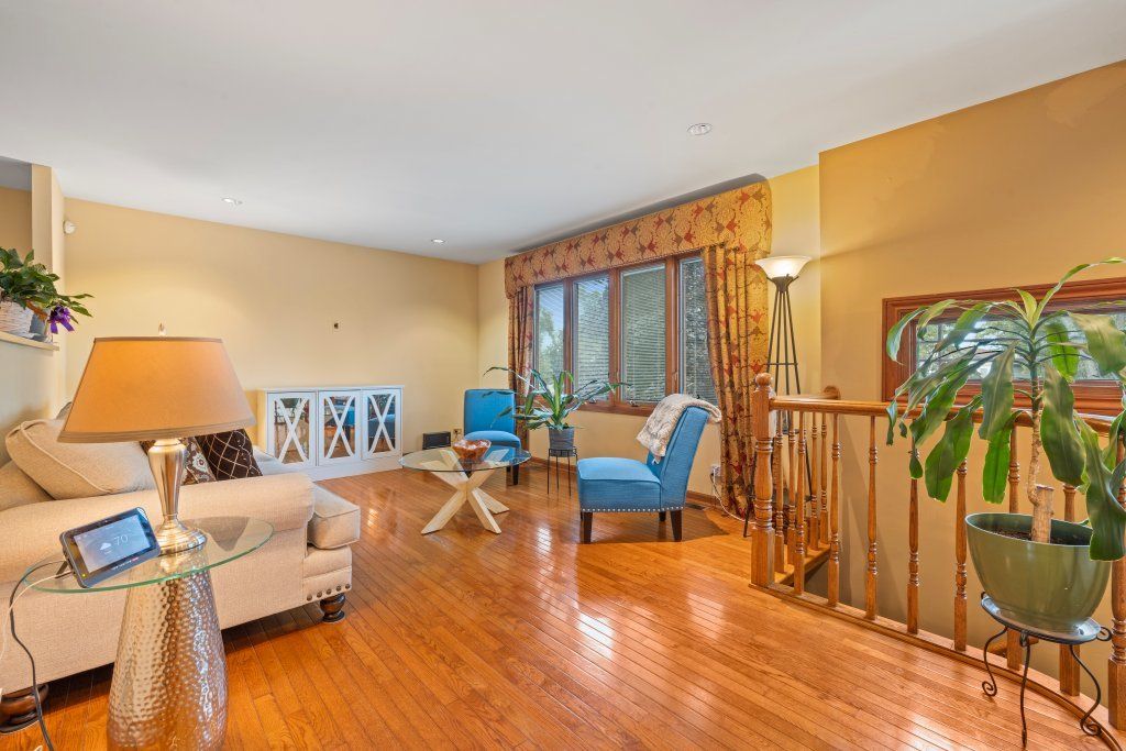 9121 Forest Drive, Hickory Hills, IL 60457 — photo 4