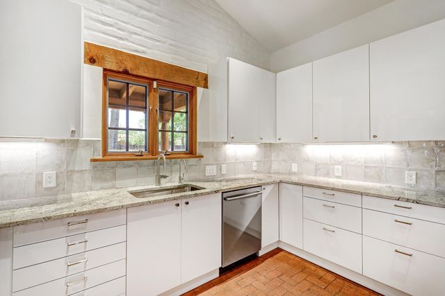 398 Price Lane, Corrales, NM 87048