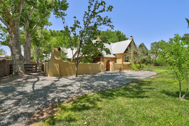 398 Price Lane, Corrales, NM 87048