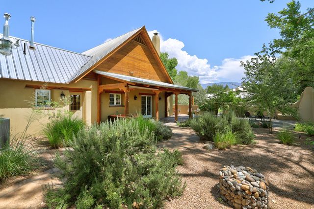 398 Price Lane, Corrales, NM 87048