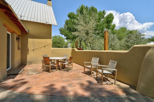 398 Price Lane, Corrales, NM 87048
