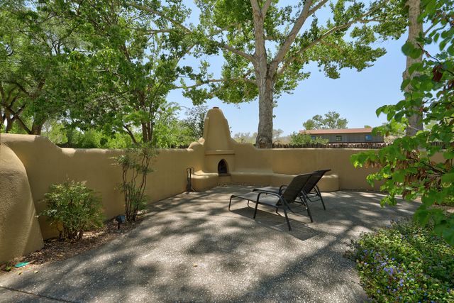 398 Price Lane, Corrales, NM 87048