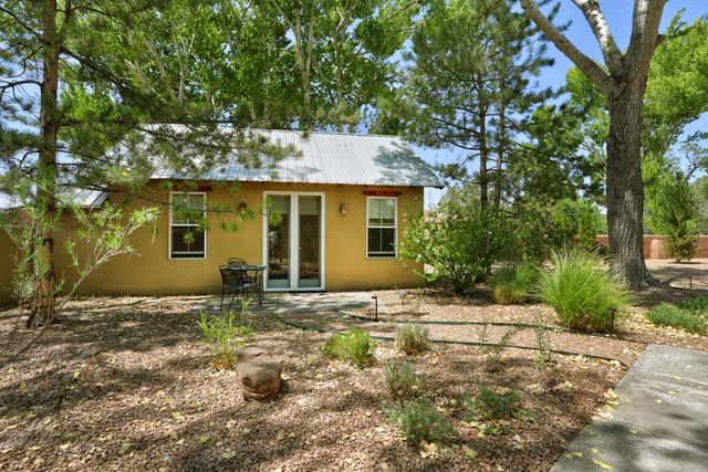 398 Price Lane, Corrales, NM 87048