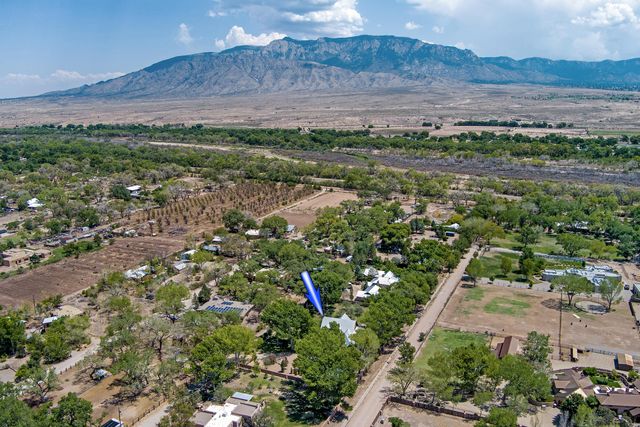 398 Price Lane, Corrales, NM 87048