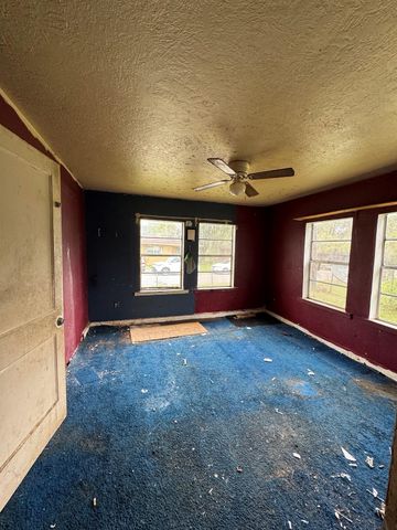 916 Lamar Street, Cleveland, TX 77327