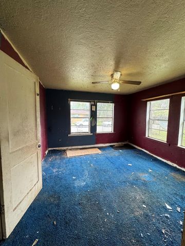 916 Lamar Street, Cleveland, TX 77327