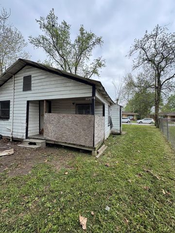 916 Lamar Street, Cleveland, TX 77327