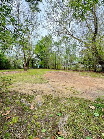 916 Lamar Street, Cleveland, TX 77327