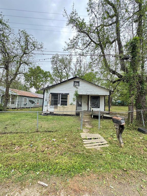 916 Lamar Street, Cleveland, TX 77327