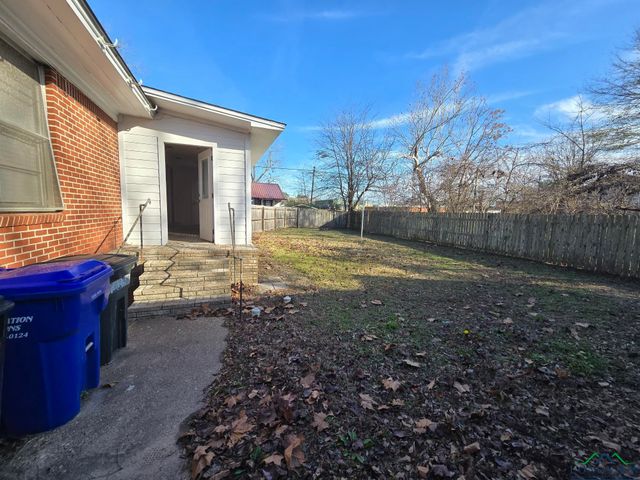 201 Frazior St, Linden, TX 75563