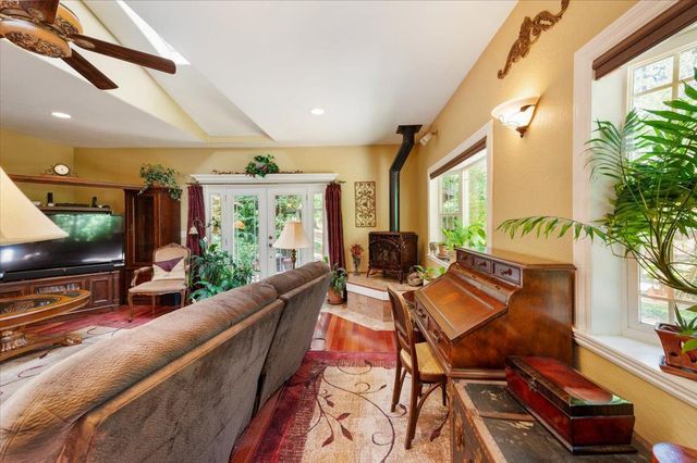 14207 Tim Burr Ln, Grass Valley, CA 95945