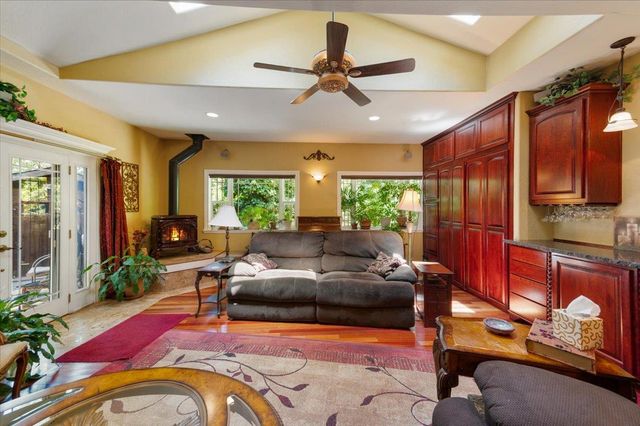 14207 Tim Burr Ln, Grass Valley, CA 95945