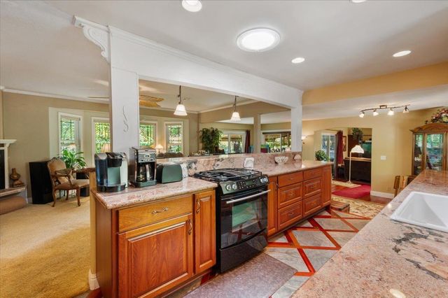 14207 Tim Burr Ln, Grass Valley, CA 95945