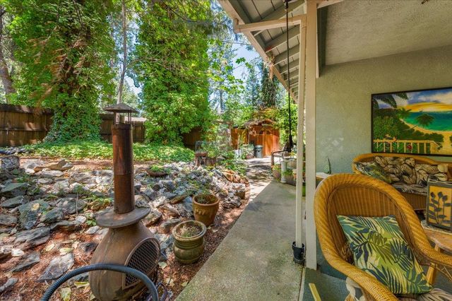 14207 Tim Burr Ln, Grass Valley, CA 95945