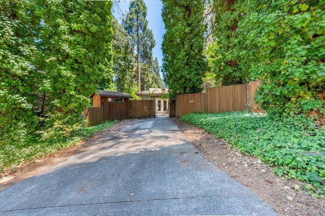 14207 Tim Burr Ln, Grass Valley, CA 95945