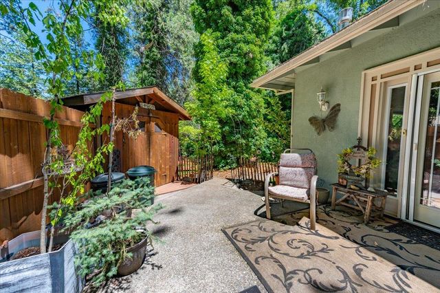 14207 Tim Burr Ln, Grass Valley, CA 95945