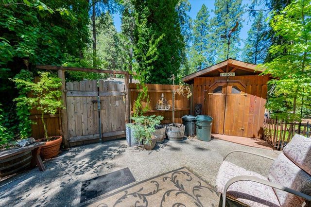 14207 Tim Burr Ln, Grass Valley, CA 95945