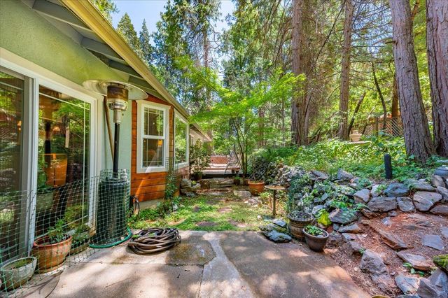 14207 Tim Burr Ln, Grass Valley, CA 95945