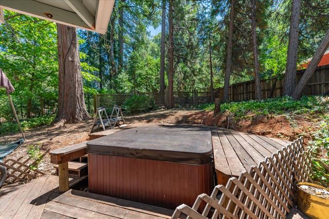 14207 Tim Burr Ln, Grass Valley, CA 95945