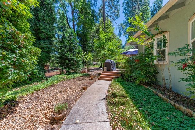 14207 Tim Burr Ln, Grass Valley, CA 95945