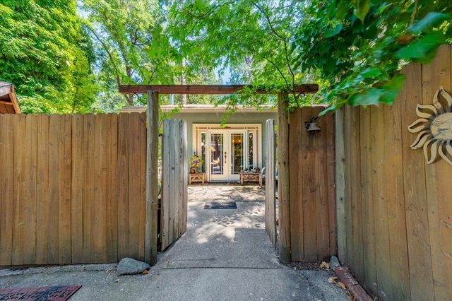 14207 Tim Burr Ln, Grass Valley, CA 95945