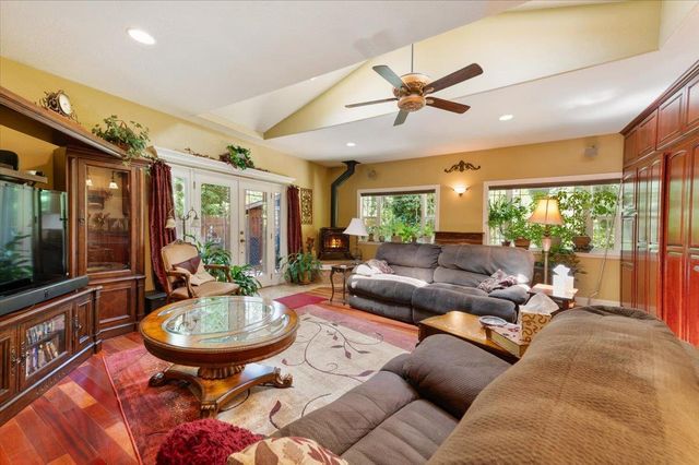 14207 Tim Burr Ln, Grass Valley, CA 95945