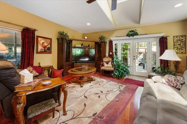 14207 Tim Burr Ln, Grass Valley, CA 95945