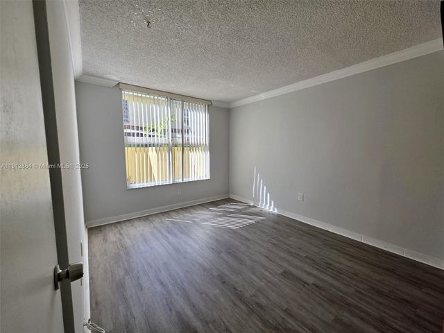 8321 NW 7th St 1-108, Miami, FL 33126