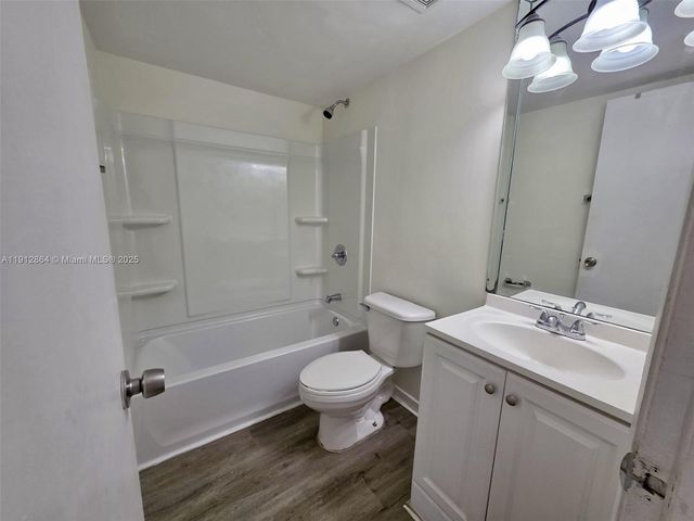 8321 NW 7th St 1-108, Miami, FL 33126