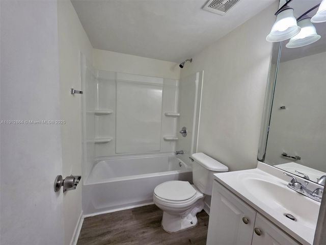 8321 NW 7th St 1-108, Miami, FL 33126