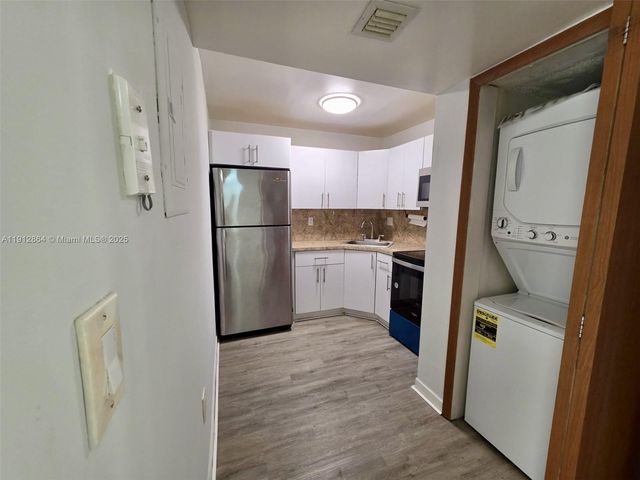 8321 NW 7th St 1-108, Miami, FL 33126