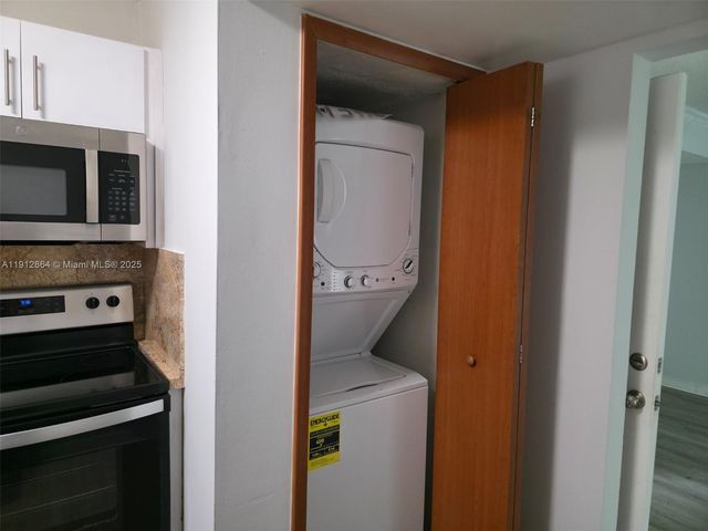 8321 NW 7th St 1-108, Miami, FL 33126