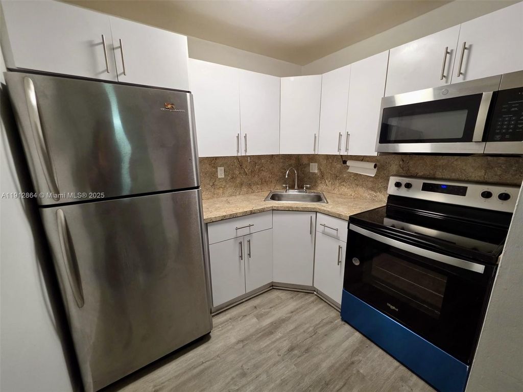 8321 NW 7th St 1-108, Miami, FL 33126