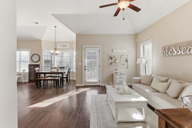 8285 FLETCHER RIDGE LN, Bartlett, TN 38133