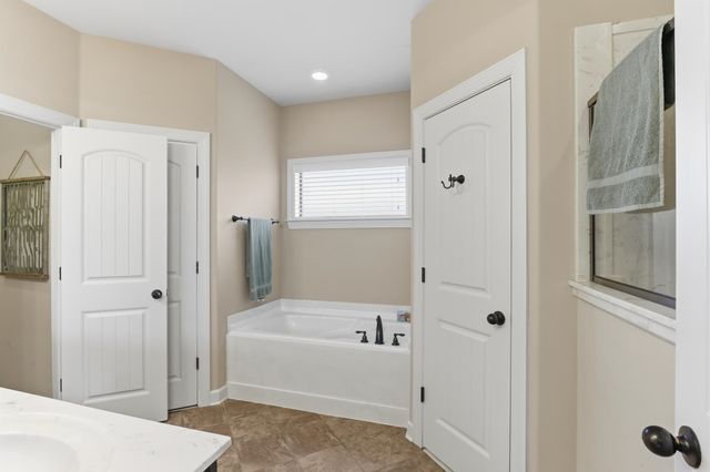 8285 FLETCHER RIDGE LN, Bartlett, TN 38133