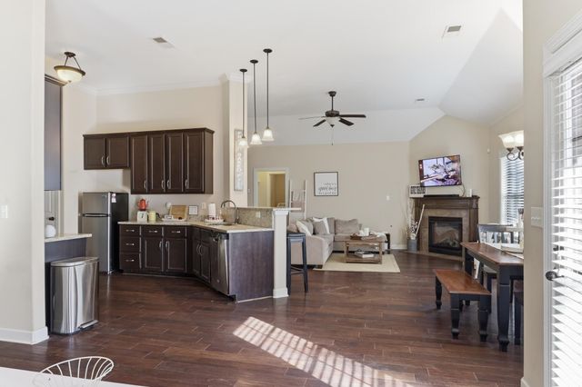 8285 FLETCHER RIDGE LN, Bartlett, TN 38133