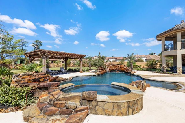 13 Pleasant Shadows Drive, Spring, TX 77389