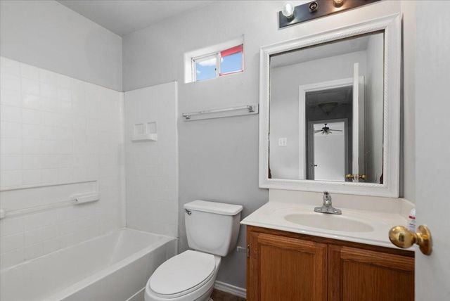 5518 Rio Alamo Street, Rosharon, TX 77583